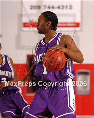 Thumbnail 3 in Sacramento vs. Foothill (Section Playoffs) photogallery.