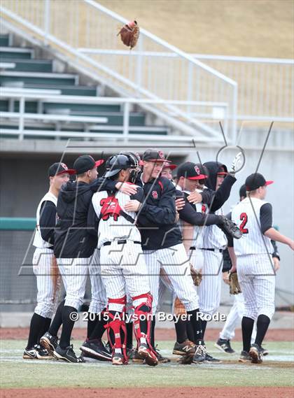 Thumbnail 1 in Huntington Beach vs. San Clemente (National High School Invitational) photogallery.