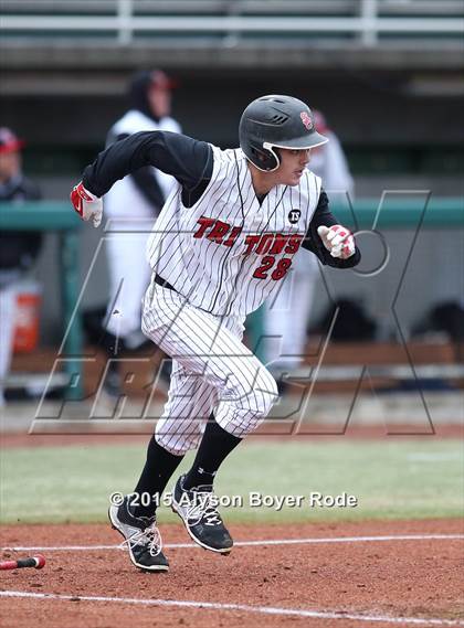 Thumbnail 3 in Huntington Beach vs. San Clemente (National High School Invitational) photogallery.