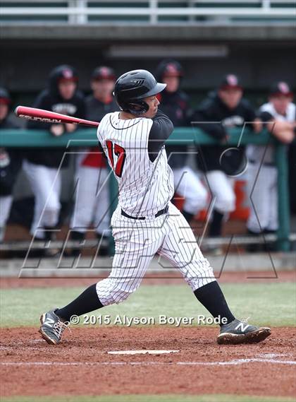 Thumbnail 2 in Huntington Beach vs. San Clemente (National High School Invitational) photogallery.