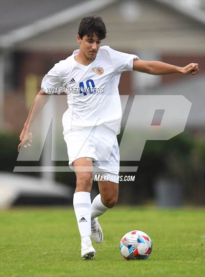 Thumbnail 3 in St. Charles Catholic @ Archbishop Rummel photogallery.