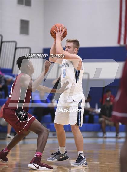 Thumbnail 2 in Pearland vs. Kingwood (McDonald's Texas Invitational) photogallery.