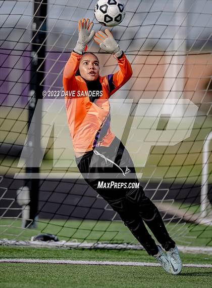 Thumbnail 3 in Port Neches-Groves vs Fulshear 5A Playoff Second Round photogallery.