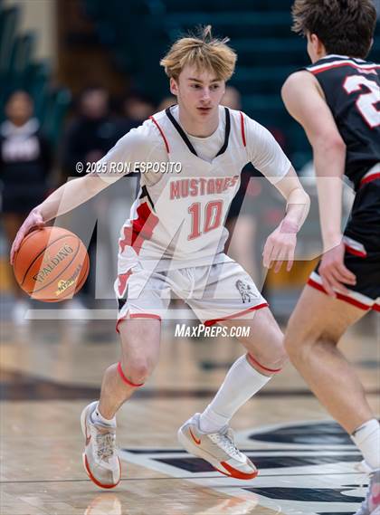 Thumbnail 3 in Mt. Sinai vs Floral Park (NYSPHSAA Class A Championship) photogallery.