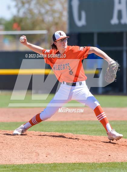Thumbnail 3 in Central Catholic vs. Libertyville (Coach Bob Invitational) photogallery.