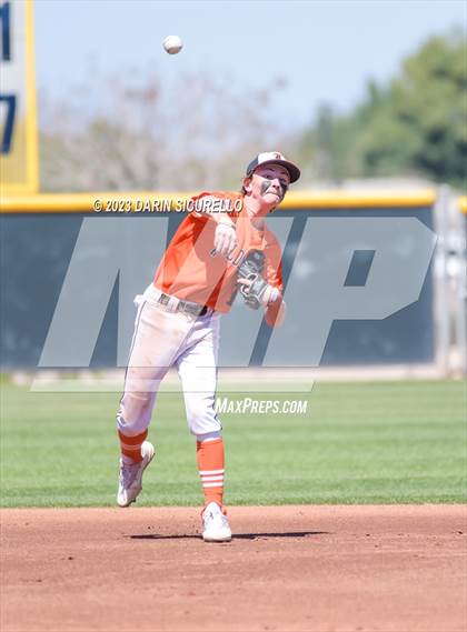 Thumbnail 3 in Central Catholic vs. Libertyville (Coach Bob Invitational) photogallery.