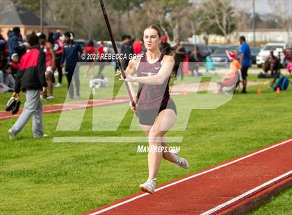 Thumbnail 3 in Dickinson C.L. Hanna Gator Relays photogallery.