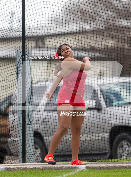 Thumbnail 2 in Dickinson C.L. Hanna Gator Relays photogallery.