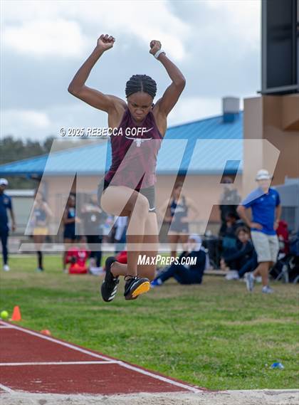 Thumbnail 3 in Dickinson C.L. Hanna Gator Relays photogallery.