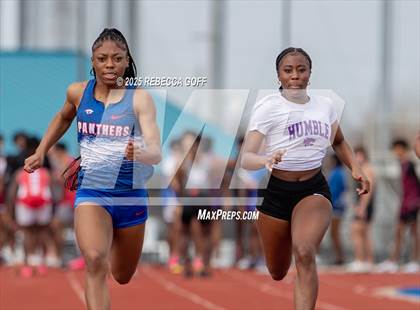 Thumbnail 3 in Dickinson C.L. Hanna Gator Relays photogallery.