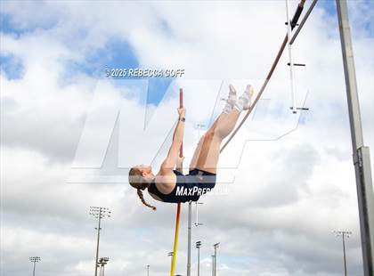 Thumbnail 2 in Dickinson C.L. Hanna Gator Relays photogallery.