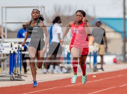 Thumbnail 2 in Dickinson C.L. Hanna Gator Relays photogallery.