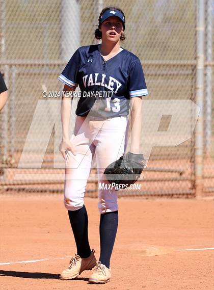 Thumbnail 1 in Deer Valley vs. Horizon (Sunrise Mountain Invitational) photogallery.