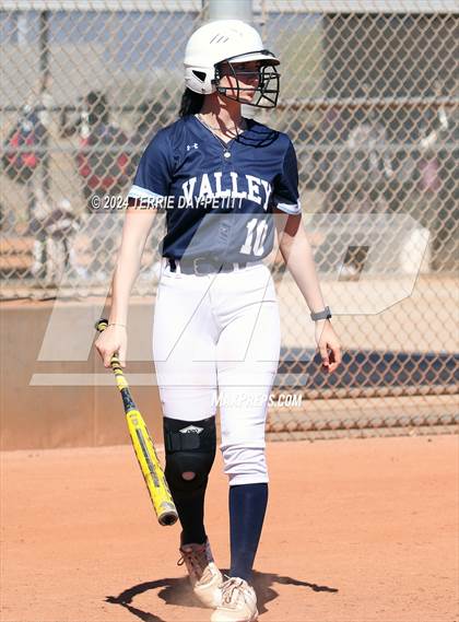 Thumbnail 2 in Deer Valley vs. Horizon (Sunrise Mountain Invitational) photogallery.