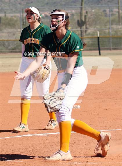 Thumbnail 3 in Deer Valley vs. Horizon (Sunrise Mountain Invitational) photogallery.