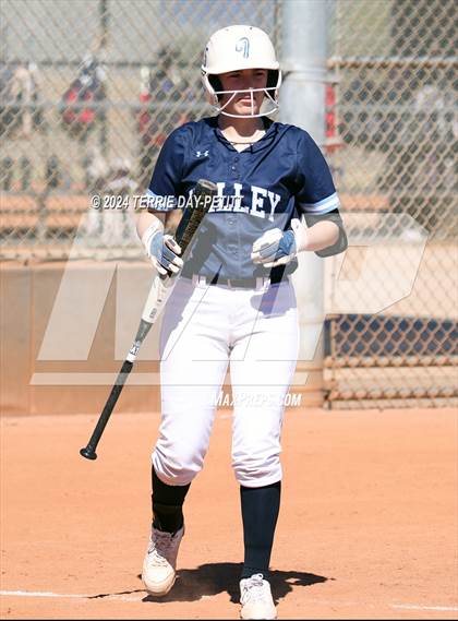 Thumbnail 1 in Deer Valley vs. Horizon (Sunrise Mountain Invitational) photogallery.