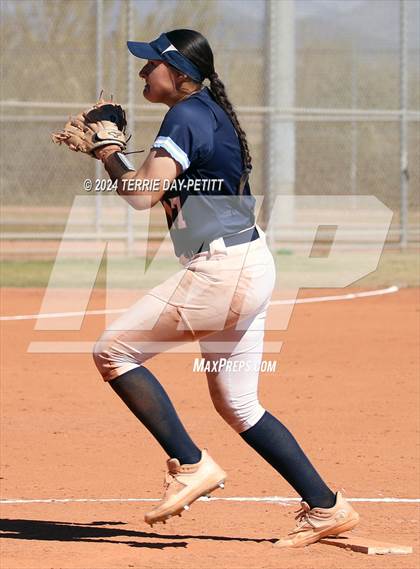 Thumbnail 1 in Deer Valley vs. Horizon (Sunrise Mountain Invitational) photogallery.