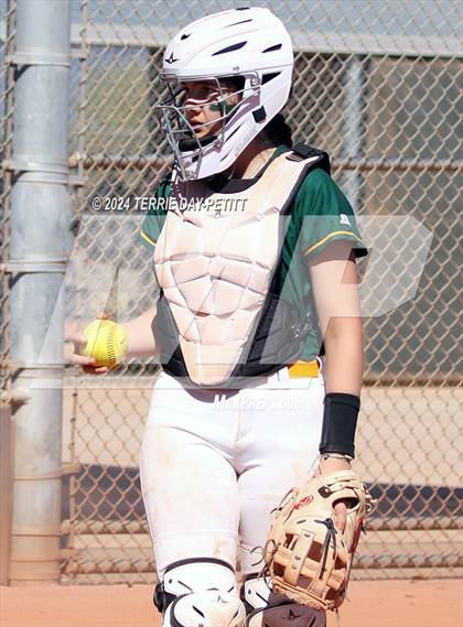 Thumbnail 2 in Deer Valley vs. Horizon (Sunrise Mountain Invitational) photogallery.