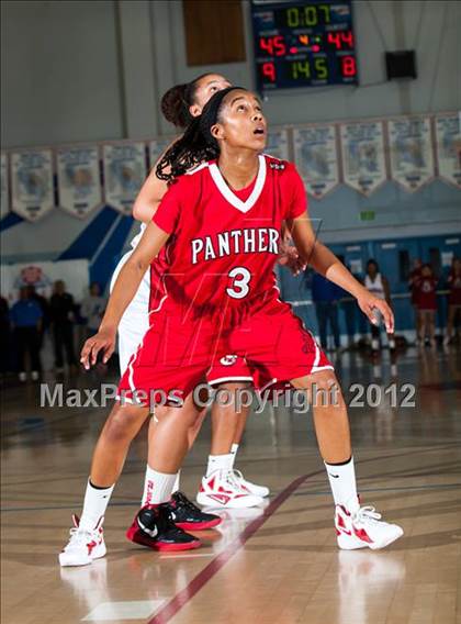 Thumbnail 2 in Salesian vs. St. Mary's (CIF D4 NorCal Regional Final) photogallery.