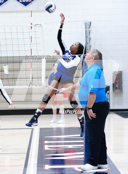 Thumbnail 3 in Rancho Solano Prep vs Quartz Hill (viewpoint invitational) photogallery.