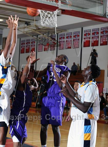 Thumbnail 2 in St. Anthony vs. Los Osos  (Rose City Roundball Classic) photogallery.