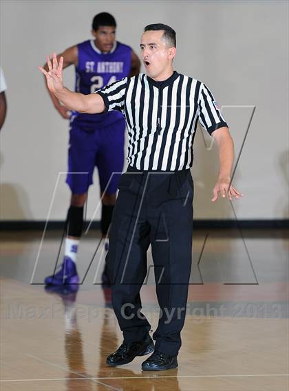 Thumbnail 2 in St. Anthony vs. Los Osos  (Rose City Roundball Classic) photogallery.