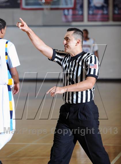 Thumbnail 1 in St. Anthony vs. Los Osos  (Rose City Roundball Classic) photogallery.