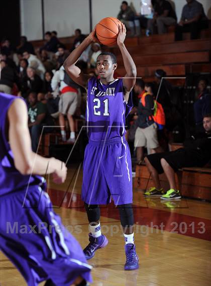 Thumbnail 2 in St. Anthony vs. Los Osos  (Rose City Roundball Classic) photogallery.