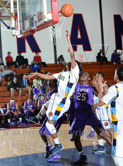 Thumbnail 3 in St. Anthony vs. Los Osos  (Rose City Roundball Classic) photogallery.