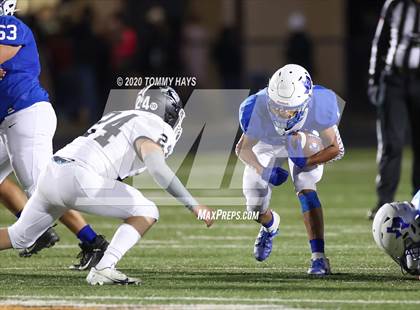 Thumbnail 3 in Lindsay vs Bosqueville (UIL Class 2A Region Semi-Final) photogallery.