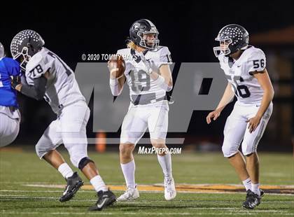Thumbnail 2 in Lindsay vs Bosqueville (UIL Class 2A Region Semi-Final) photogallery.