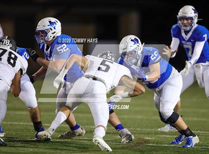 Thumbnail 1 in Lindsay vs Bosqueville (UIL Class 2A Region Semi-Final) photogallery.