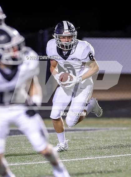 Thumbnail 1 in Lindsay vs Bosqueville (UIL Class 2A Region Semi-Final) photogallery.
