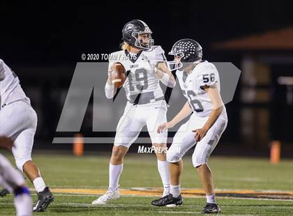 Thumbnail 3 in Lindsay vs Bosqueville (UIL Class 2A Region Semi-Final) photogallery.