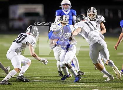 Thumbnail 3 in Lindsay vs Bosqueville (UIL Class 2A Region Semi-Final) photogallery.