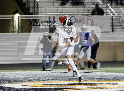 Thumbnail 1 in Lindsay vs Bosqueville (UIL Class 2A Region Semi-Final) photogallery.