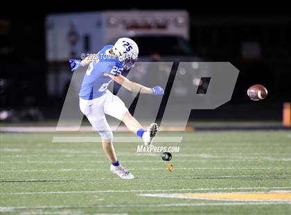 Thumbnail 2 in Lindsay vs Bosqueville (UIL Class 2A Region Semi-Final) photogallery.