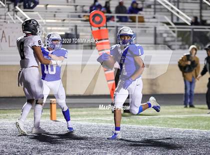 Thumbnail 2 in Lindsay vs Bosqueville (UIL Class 2A Region Semi-Final) photogallery.