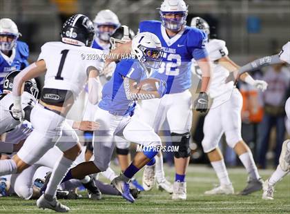 Thumbnail 2 in Lindsay vs Bosqueville (UIL Class 2A Region Semi-Final) photogallery.