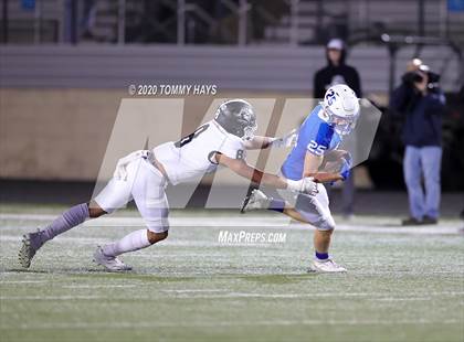 Thumbnail 3 in Lindsay vs Bosqueville (UIL Class 2A Region Semi-Final) photogallery.