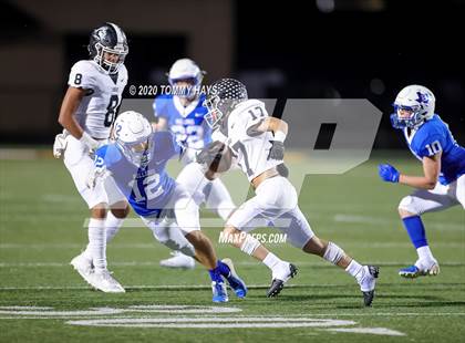 Thumbnail 3 in Lindsay vs Bosqueville (UIL Class 2A Region Semi-Final) photogallery.
