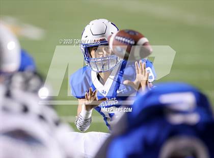 Thumbnail 1 in Lindsay vs Bosqueville (UIL Class 2A Region Semi-Final) photogallery.
