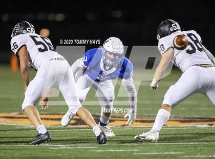Thumbnail 1 in Lindsay vs Bosqueville (UIL Class 2A Region Semi-Final) photogallery.