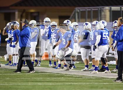 Thumbnail 1 in Lindsay vs Bosqueville (UIL Class 2A Region Semi-Final) photogallery.