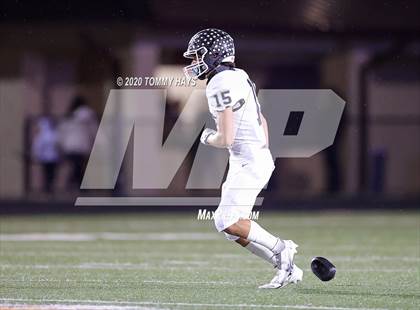 Thumbnail 2 in Lindsay vs Bosqueville (UIL Class 2A Region Semi-Final) photogallery.