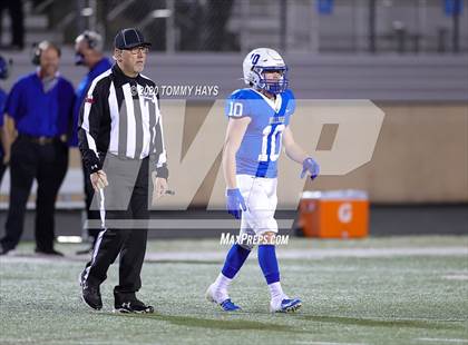 Thumbnail 2 in Lindsay vs Bosqueville (UIL Class 2A Region Semi-Final) photogallery.