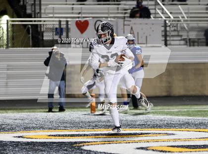 Thumbnail 3 in Lindsay vs Bosqueville (UIL Class 2A Region Semi-Final) photogallery.