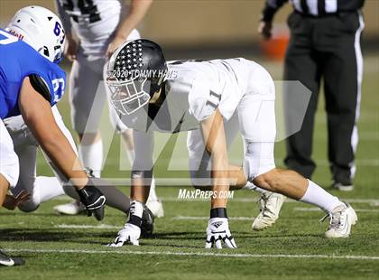 Thumbnail 1 in Lindsay vs Bosqueville (UIL Class 2A Region Semi-Final) photogallery.