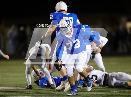 Thumbnail 1 in Lindsay vs Bosqueville (UIL Class 2A Region Semi-Final) photogallery.