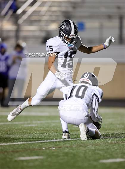 Thumbnail 2 in Lindsay vs Bosqueville (UIL Class 2A Region Semi-Final) photogallery.